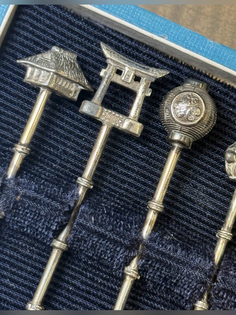 Set of 6 Japanese VTG Sterling Silver Appetizer Cocktail Forks w/ Original Box - Picture 4 of 7
